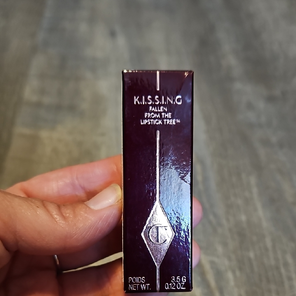 Charlotte Tilbury K.I.S.S.I.N.G Lipstick - SO RED